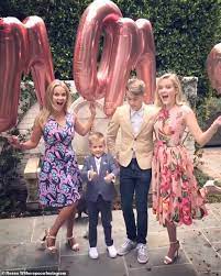 Ryan shares a daughter with alexis knapp. Reese Witherspoon Goes Bare Legged As She Heads To Church Reese Witherspoon Reese Ava Phillippe