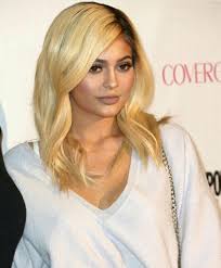 Golden Blonde With Dark Roots In 2020 Jenner Hair Kylie Jenner Hair Kylie Jenner Photos