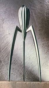 Philippe Starck Juicy Salif One Of The Most Iconic Pieces Of Modern Product Desi Design De Produto Espremedor De Laranjas Arquitetura E Decoracao