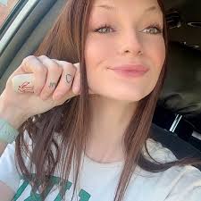 I have samples of fresh linen, Hawaiian coconut, and fresh juicy  pineapple!! Message me your mailing address!!!