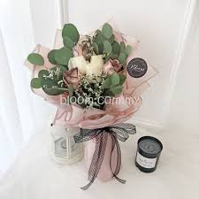 Valentine Gift Box Valentine Chocolate Bouquet Ferrero Rocher Valentine Bouquet Valentines Flower Delivery Kl Kuala Lu In 2020 Hand Bouquet Bouquet Flowers Bouquet
