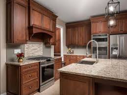 Fabuwood Classic Wellington Ivory Cabinets Solid Wood Top Design Small Kitchen Renovations Kitchen Remodel Kitchen Cabinet Remodel