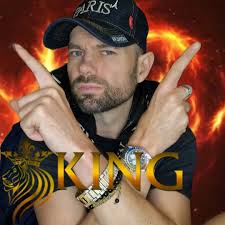 Mel Clements has travelled 10,000 miles searching for her lost dog Piglet.  A GoFundMe has been started to help her find him.