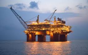 Atlantis Deepwater Oil And Gas Platform The Atlantis Platform Is The Deepest Moored Floating Dual Oil And Gas Production Fac Oil Platform Oil And Gas Oilfield