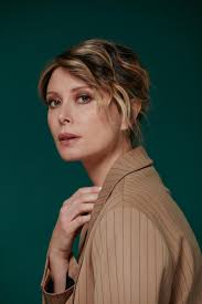 RAGAZZE ALL'INGROSSO