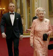 The olympic queen size is six inches wider than the popular queen size mattress. James Bond And Queen Olympic Opening Ceremony