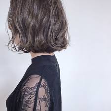 保存版】ボブの結婚式ヘアは巻くだけでOK？困ったときのスタイリング法 | HAIR