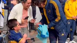 Cavani Causa Frenesi! Fãs Enlouquecem com Ídolo do Boca em Mendoza! - Imagen principal del artículo
