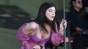 Jun 14, 2021 · lorde is on track for the highest new entry on the official u.k. Solar Power Lorde Feiert Mit Ihrem Neuen Song Den Sommer