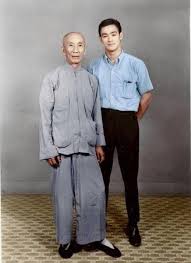 Bruce Lee With His Master Ip Man 60s Bruce Lee Martial Arts Bruce Lee Photos Bruce Lee