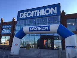 Decathlon is een grote internationale keten die sportartikelen verdeeld, zo een 35 000 artikelen van veelal eigen merken over 60 sporten. Decathlon Gent Decathlon Gent Twitter