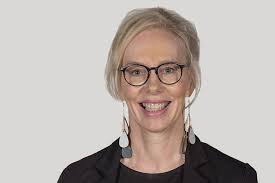 Nimellä: Kannatti vaihtaa kirves kynään