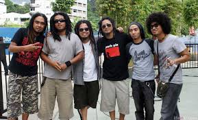 Vokalis band steven and coconuts treez, steven nugraha kaligis atau yang dikenal sebagai tepeng innalillahi wa'innailahi roji'un. Steven Coconuttreez Home Facebook