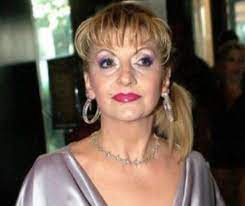 În întreaga ei carieră a înregistrat 30 de discuri și a fost premiată în românia cu 3 discuri de aur și un disc de platină. GreÈ™eala Care I A Definit ViaÈ›a Ilenei Ciuculete A Dus Secretul In Spate PanÄƒ La Moarte Evenimentul Zilei