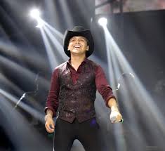 Christian nodal is an actor and composer, known for alfredo zambrano & daniela darcourt: Christian Nodal Aclara Que No Tiene Relacion Con Ana Barbara