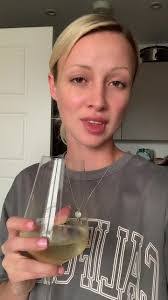 Amber Shilling's Instagram, Twitter & Facebook