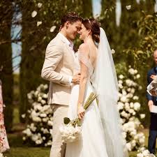 Hier findest du weitere themen und adressen! Brautkleider News Infos Und Wissenswertes Vogue Germany