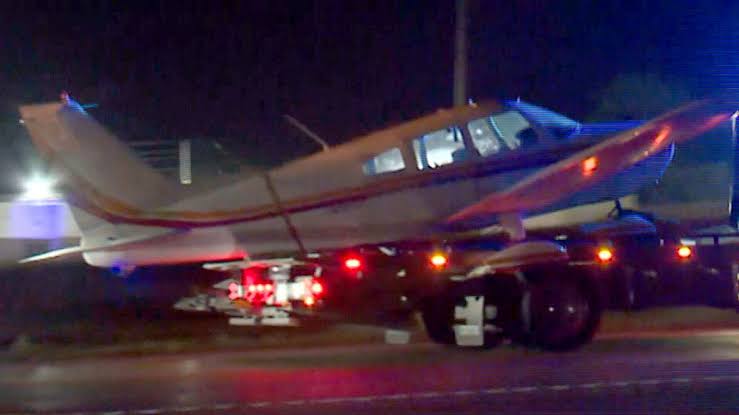 Missouri: Pilot arrested after landing plane on highway in Kansas City 