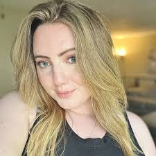 Debra Yarber's Instagram, Twitter & Facebook