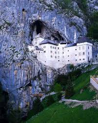 Predjama Castle In Slovenia Is One Of The Most Fas Castle Fas Predjama Slovenia Structure Orte Zum Besuchen Reisen Reiseziele