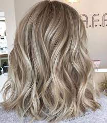 Epingle Par Judy Rock Sur Beauty Coiffures De Longueur Moyenne Coiffure Coiffures Cheveux Blonds