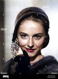 Fashion 1950s ladies fashion hats immagini e fotografie stock ad alta  risoluzione