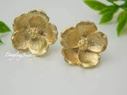 Gift For Her Magnolia Stud Earrings Flower Earrings Gold Etsy Flower Earrings Studs Flower Earrings Gold Bridesmaid Jewelry