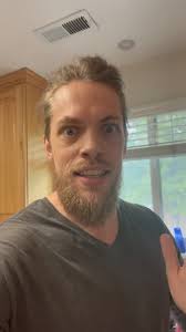 🦁 #storytimewithben #zoo #lion #whisperer apparently.  #cookingthoughtswithBen #benjudd #benjuddart #roar #talkingwithanimals