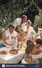 Beginnen sie dann, mit ihrem gesprächspartner oder ihrer gesprächspartnern zu sprechen. Gartenparty Gaste Lachen Trinken Glucklich Garten Party Fest Feier Party Gaste Feierlichkeit Sekt Sektglaser Feiern Gute Laune Unterhaltung Lachen Spass Unterhaltung Gartenparty Getranke Glucklich Freunde Freundschaft Happ