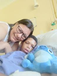 Oudtshoorniete staan saam