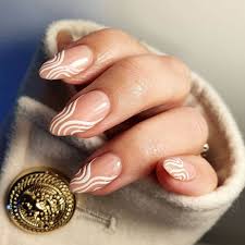 La tendencia mas guay del momento, no importa si llevas uñas cortas o largas, da igual, si solo buscas diseños de uñas sencillos. 10 Disenos De Unas En Color Blanco Para Un Manicure Limpio Y Delicado