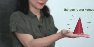 Lampu dalam teater tidak mengacu pada kata lamp tetapi lantern. Tuliskan Benda Di Rumah Yang Memiliki Bentuk Ruang Jawaban Soal Tvri Kelas 1 3 Sd 9 Juni 2020