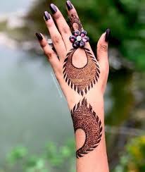 Pin By Rajiya Shekh On Mahhadi In 2020 Hand Henna Beautiful Barbie Dolls Mehndi Brides