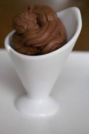 Delicieusement Simple Mousse Au Chocolat Rien Que Du Chocolat Food Desserts Recipes