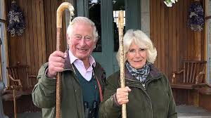 Camilla is a girl's name of latin origin meaning young ceremonial attendant. Zauberhafte Weihnachtsgrusse Von Prinz Charles Und Camilla Promiflash De