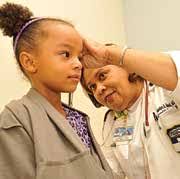 Oriflamme marks 50 Years Center fOr GlObal Citizenship alumnus Jimmie  edwards art exhibit with lOCal rOOts