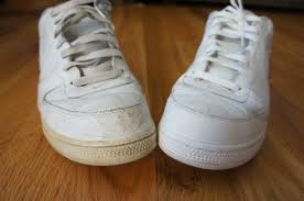 Comment Nettoyer Basket Blanche En Quelques Astuces Malignes Baskets Blanches Comment Nettoyer Les Chaussures Blanches Nettoyer Chaussure Blanche