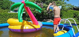 Als chemisches und kostengünstiges mittel bietet sich chlor zwar an, allerdings reagieren einige menschen empfindlich. Unsichtbare Gefahr Im Gartenpool