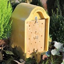Schwegler Insektenhotel Fur Neugierige Und Solitar Lebende Insekten Insektenhotel Insekten Insektenhaus
