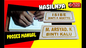 Berdasarkan hadits riwayat bukhari dan muslim ketika rasulullah berziarah ke makam syuhada uhud, maka sebutan ahli kubur adalah bin fulan. Tutorial Ukir Nama Nisan Kuburan Modal Cutter Dan Lakban Youtube