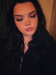 Chelsea Bischoff's Instagram, Twitter & Facebook