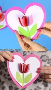 Tulpe In Einer Herzkarte Basteln Zum Muttertag Fur Kinder Basteln Einer Herzkarte Kinder Muttert In 2020 Crafts Mothers Day Crafts For Kids Valentine Day Crafts