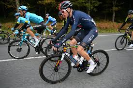 The design, according to oakley, allows the oversized lens to sit. Chris Froome Shows Off Unreleased Oakleys Custom Painted Pinarello At The Vuelta Velonews Com