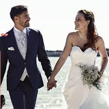 Wir sind sicher, dass unter unseren brautkleidern das kleid ihrer träume ist. Willkommen