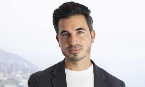 Javier Castillo presenta 'El susurro del fuego': misterio, amor y muerte en  Tenerife