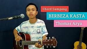 Kunci Gitar Lirik Berbeza Kasta Thomas Arya Chord Gampang Youtube