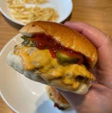 Membuat burger yang sempurna lebih bisa diraih daripada yang terlihat. Ini Cara Membuat Cheeseburger Ala Resto Fast Food Yang Lezat