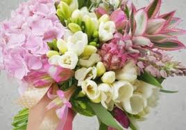 Тепер у вашому житті з'явився яскравий вогник щастя і радості, і нехай цей вогник з кожним днем сяє все яскравіше. Privitannya