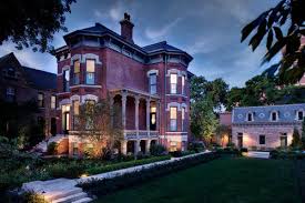 Historic Chicago Italianate Mansion And Second Empire Coach House Restored By Vinci Hamp Architects Traditional Exterior Mansions Victorian Homes