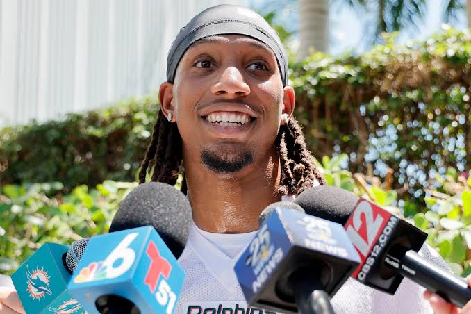 Dolphins' Caleb Douglas shines in Commanders joint practice